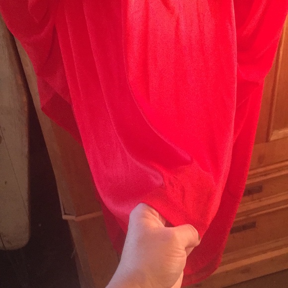 Red gown - Picture 4 of 6